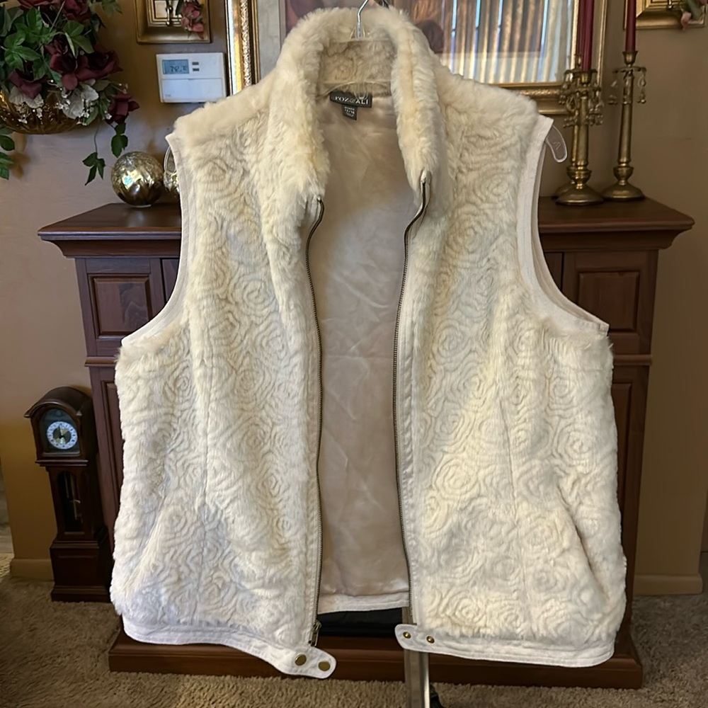 Ladies Faux fur vest